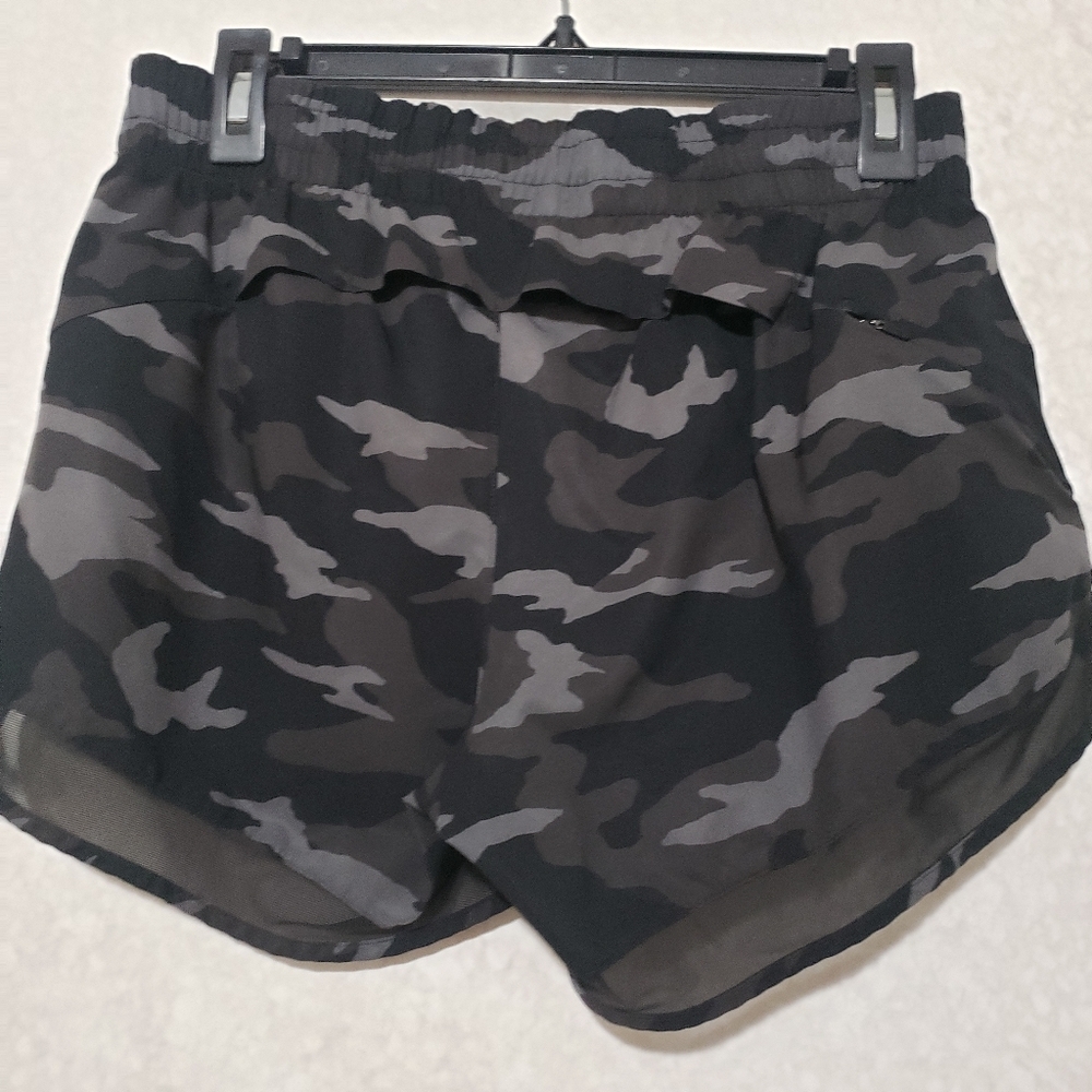 Athleta Black and Gray Athletic Shorts with Camouflage Design...size:S - Picture 2 of 10